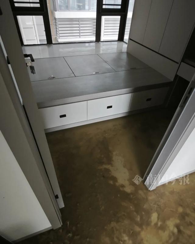 ！业主崩溃：全屋都是无法接受尊龙AG网站婚房被粪水浸泡(图10)
